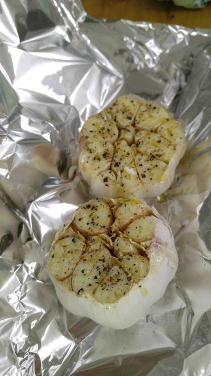 959579104_roastedgarlic.thumb.jpg.564b98cebe32cb9643b37d4f36afe3cc.jpg
