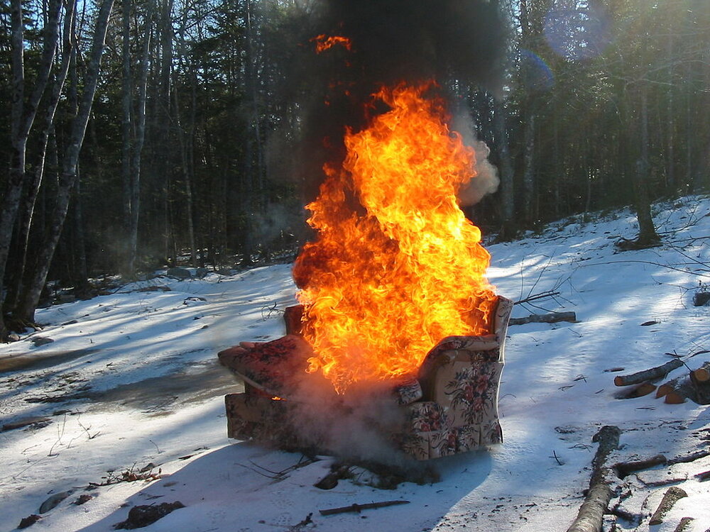 1024px-Burning_Couch.thumb.jpg.f07c402c1a59af8c59221f3780e8ba9b.jpg