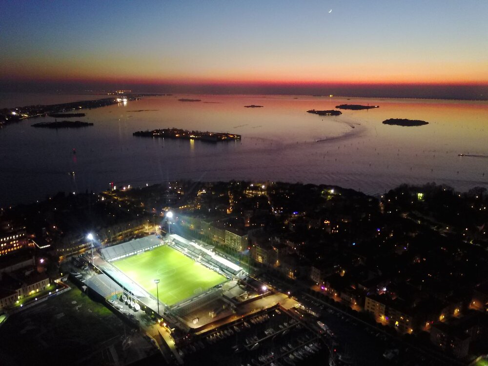Pier Luigi Penzo Stadium at night.jpg