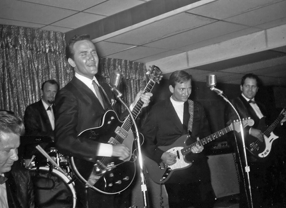 Roger Miller and Willie Nelson 1967.jpg