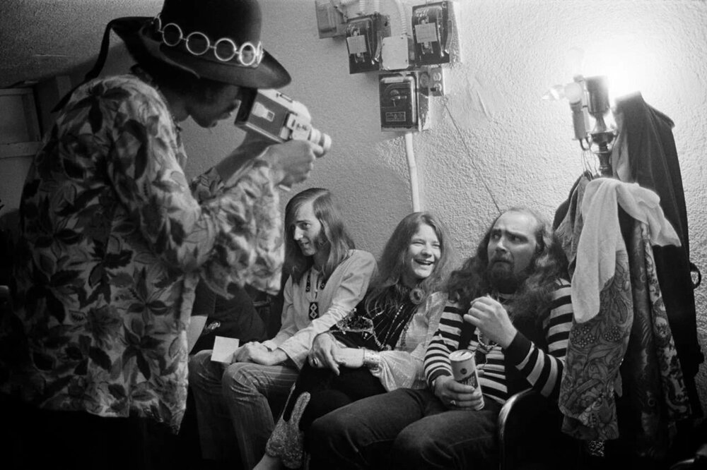 Jimi Hendrix films Janis Joplin at Winderland ballroom in San Francisco 1968.jpg