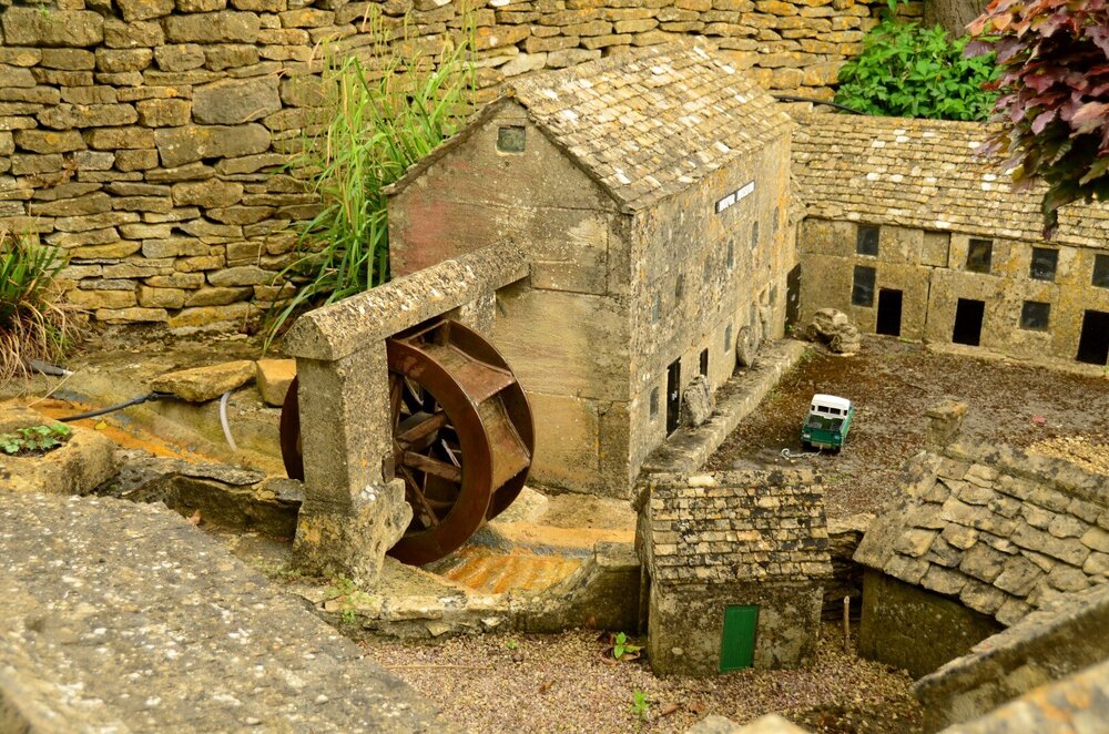 1629404691_Bourton-on-the-WaterModelVillage5.thumb.jpg.654fc95ea5c3ad7cb2e3f36255db69b3.jpg