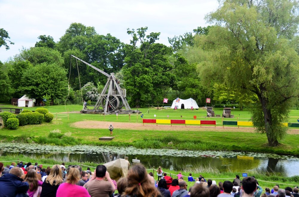 620241292_WarwickCastle-trebuchetshow2.thumb.jpg.a48f69b9c203a54fdd70733570a28c4b.jpg