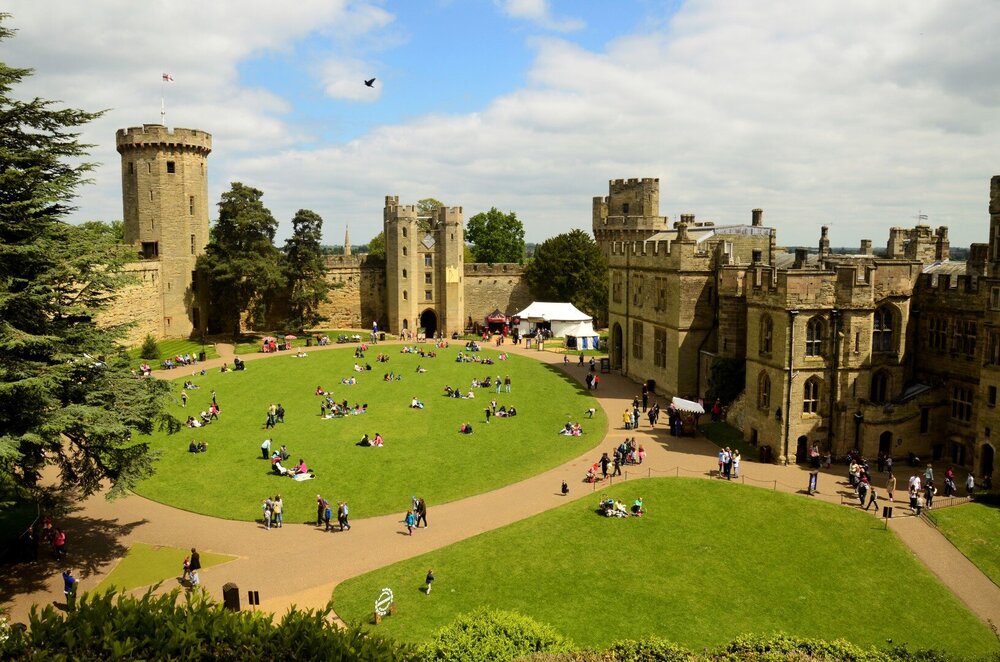 907893101_WarwickCastle-courtyardfromTheMound4.thumb.jpg.694d6fc3059664bd31c9af91d31a2329.jpg