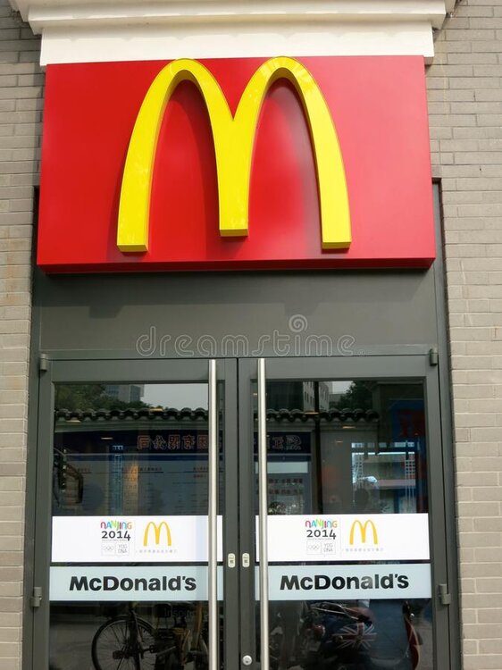 mcdonalds-door-entrance-to-restaurant-43567182.jpg