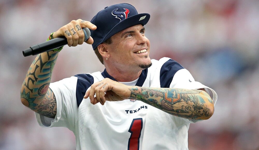 112613-NFL-Houston-Texans-Vanilla-Ice-Performance-HF-PI.thumb.jpg.8d9eb49248bb9f4b4d6094d19011afe6.jpg