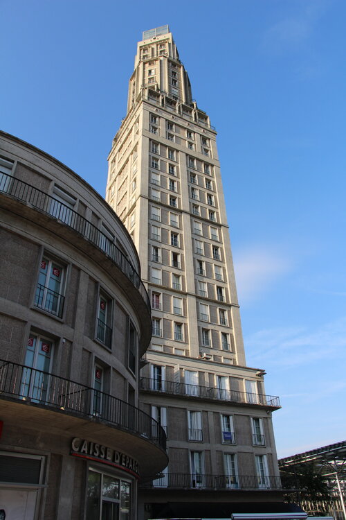 Amiens_-_Tour_Perret_(24407010979).jpeg