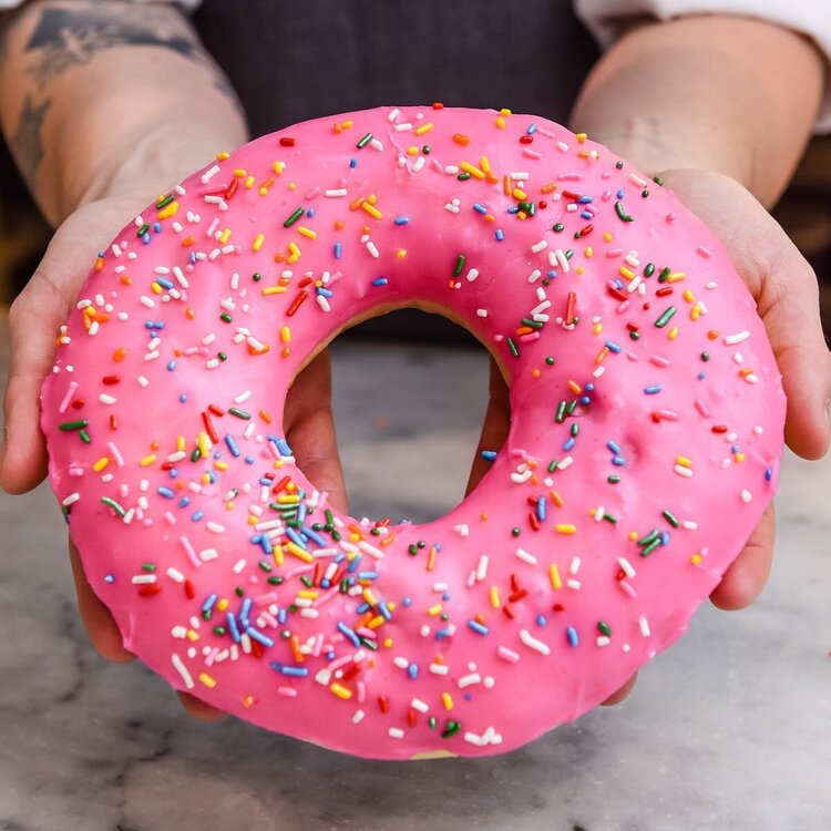 big-ass-jumbo-donut.58d7daaa6c5dcb0cb8142ab994f78210.jpg