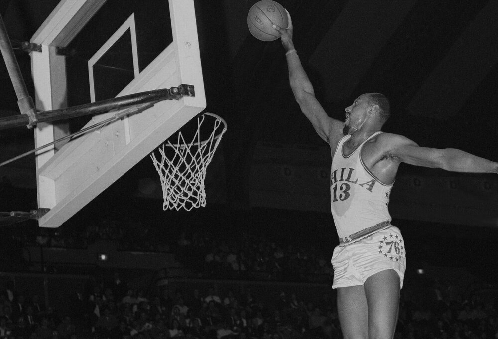 Wilt Chamberlain dunking.jpg