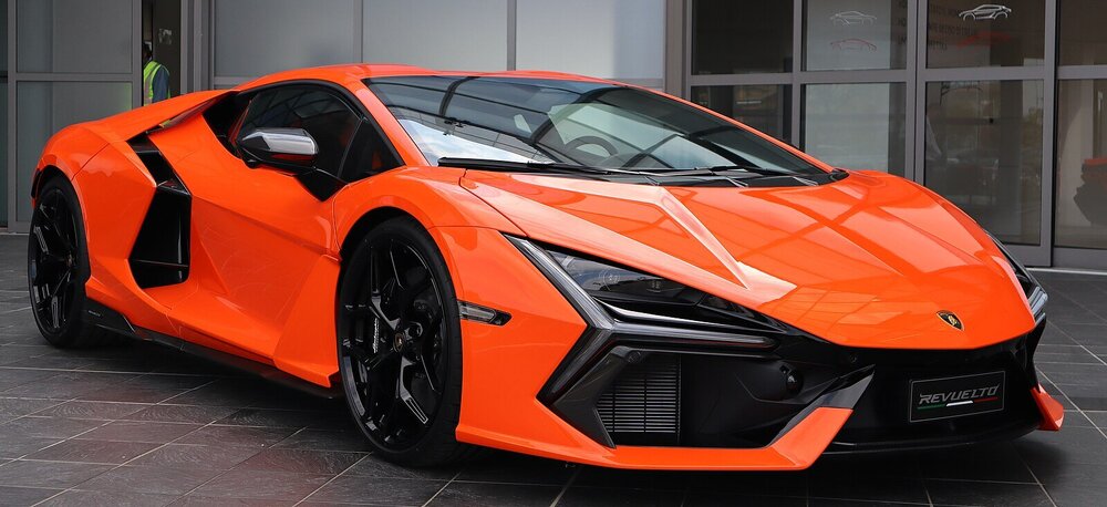 Lamborghini_Revuelto_(cropped).thumb.jpg.b3d8a6986431982892a72195eef40ece.jpg