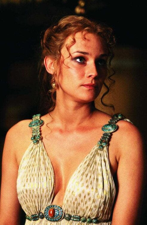 helen_of_troy_as_diane_kruger_hollywood_movie_troy-673x1024.thumb.jpg.1ade7c6103fea30cdc8f303ec39076b3.jpg