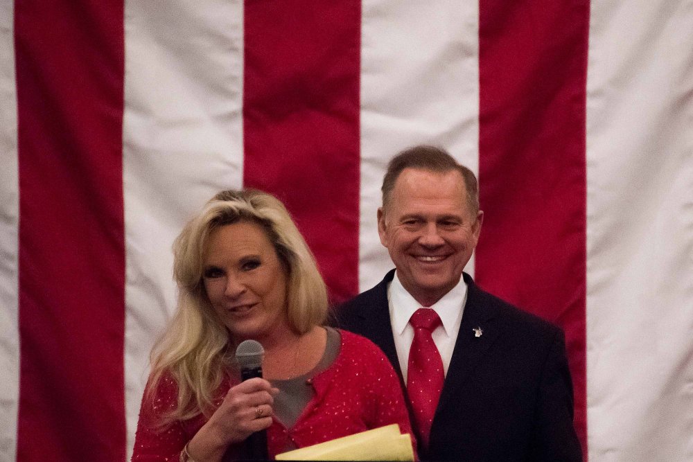 171212093159-01-kayla-and-roy-moore-1211.thumb.jpg.fccc1f49263fdd4c4899b45d1b61c476.jpg