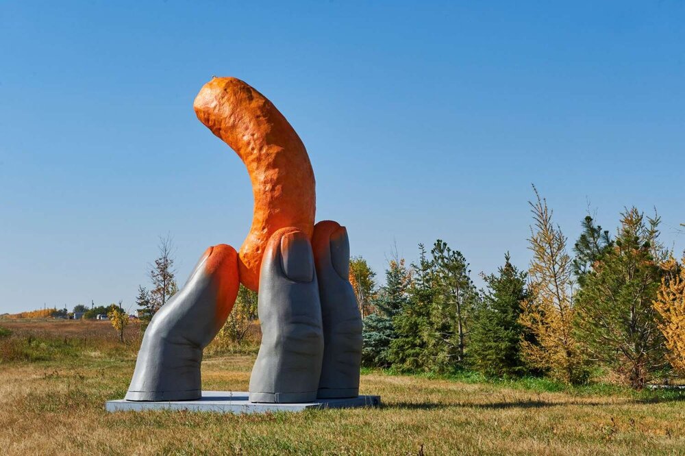 Cheetos-Erects-Statue-Tribute-To-Orange-Dust-Fingers-FT-BLOG1022-2000-345fb32270984fe9820a173db9d611fa.jpg