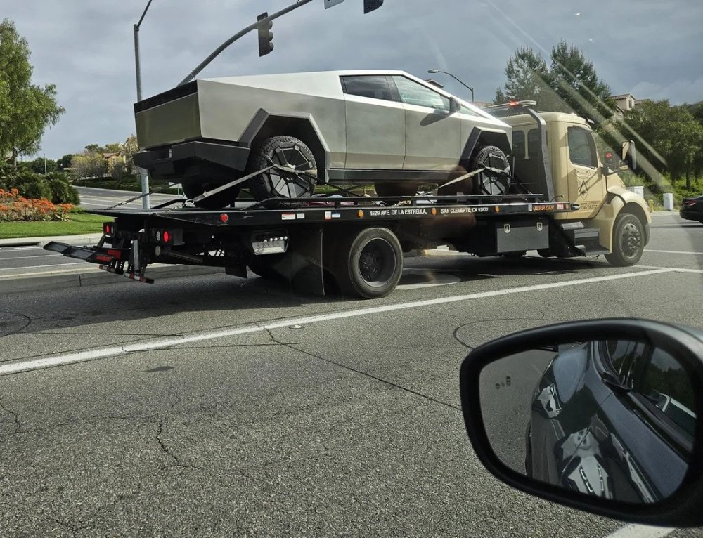 towed-cybertruck.thumb.jpg.625a3ea75bfaf6b0bcd0e0253b582f89.jpg