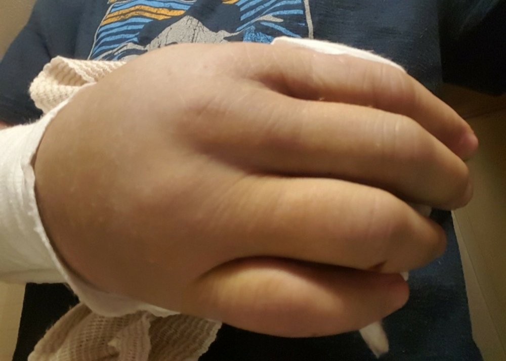 Screenshot_20220410-142609_Amazon Photos-6.jpg