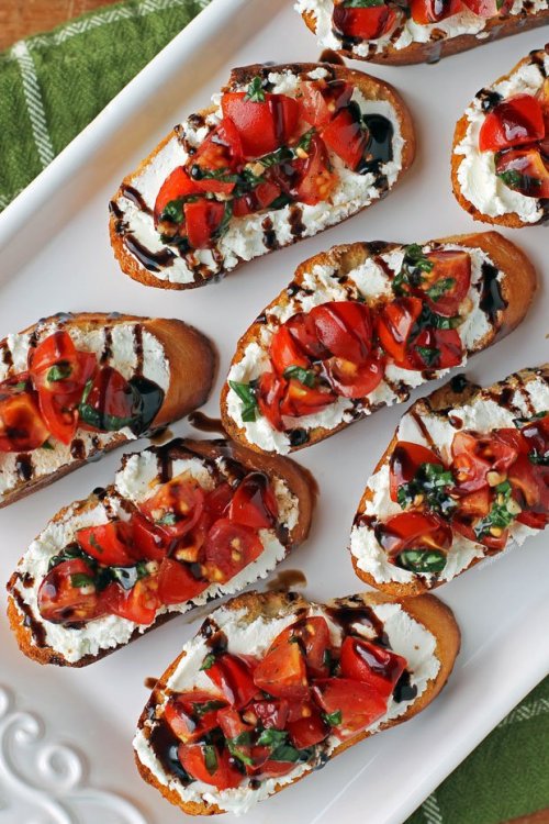 Tomato-and-Goat-Cheese-Bruschetta-5b.thumb.jpg.ef019415d4b45a7b15ae50e842894ce6.jpg