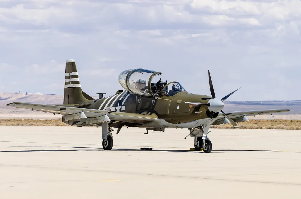 A-29_Super_Tucano_arrives_at_Edwards_Air_Force_Base_California_Aug._18.webp