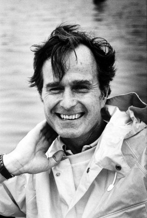 150701-george-hw-bush-01-689x1024.thumb.jpg.95911324352b163a69dead9f61a82dd2.jpg
