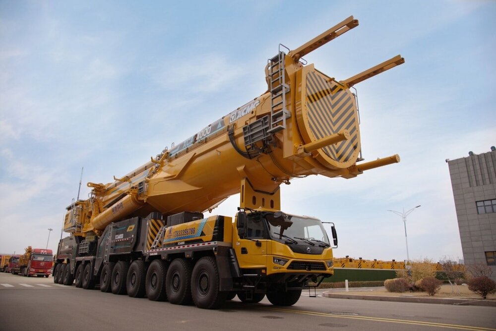 XCA4000__the_world_s_largest_and_heavist_wheeled_crane__marks_the_7th_time_that_XCMG_has_outdone_the_world_record_kept_by_itself.6613f4fa6072e.thumb.jpeg.208ad19047378d6cf1fcc96b5e9d0df9.jpeg