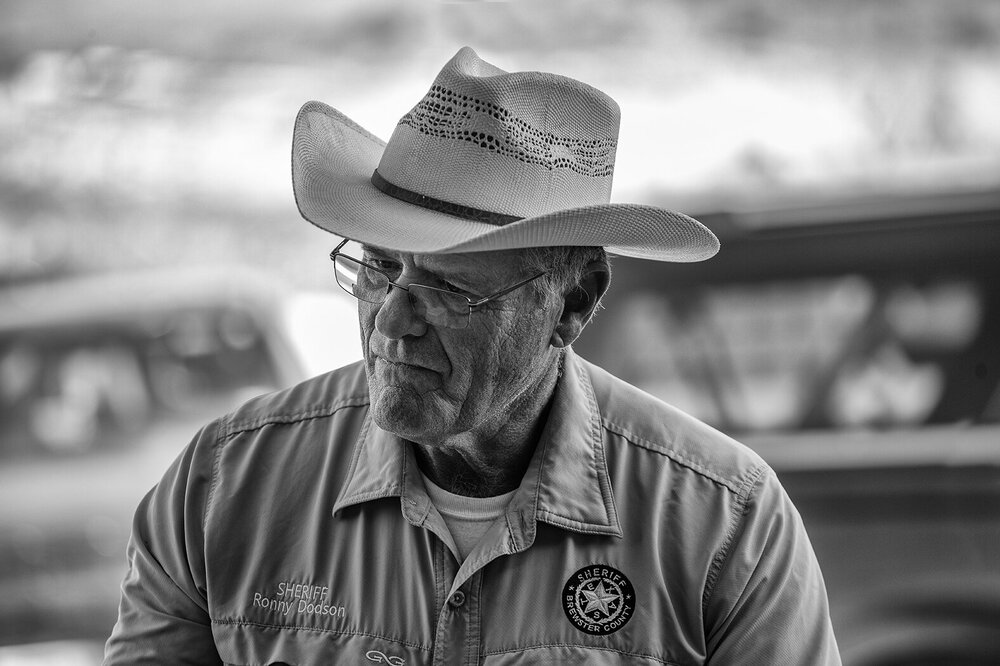 Sheriff Ronnie Dodson at the Ugly Feet Contest Terlingua Independence day BW 1576.jpg